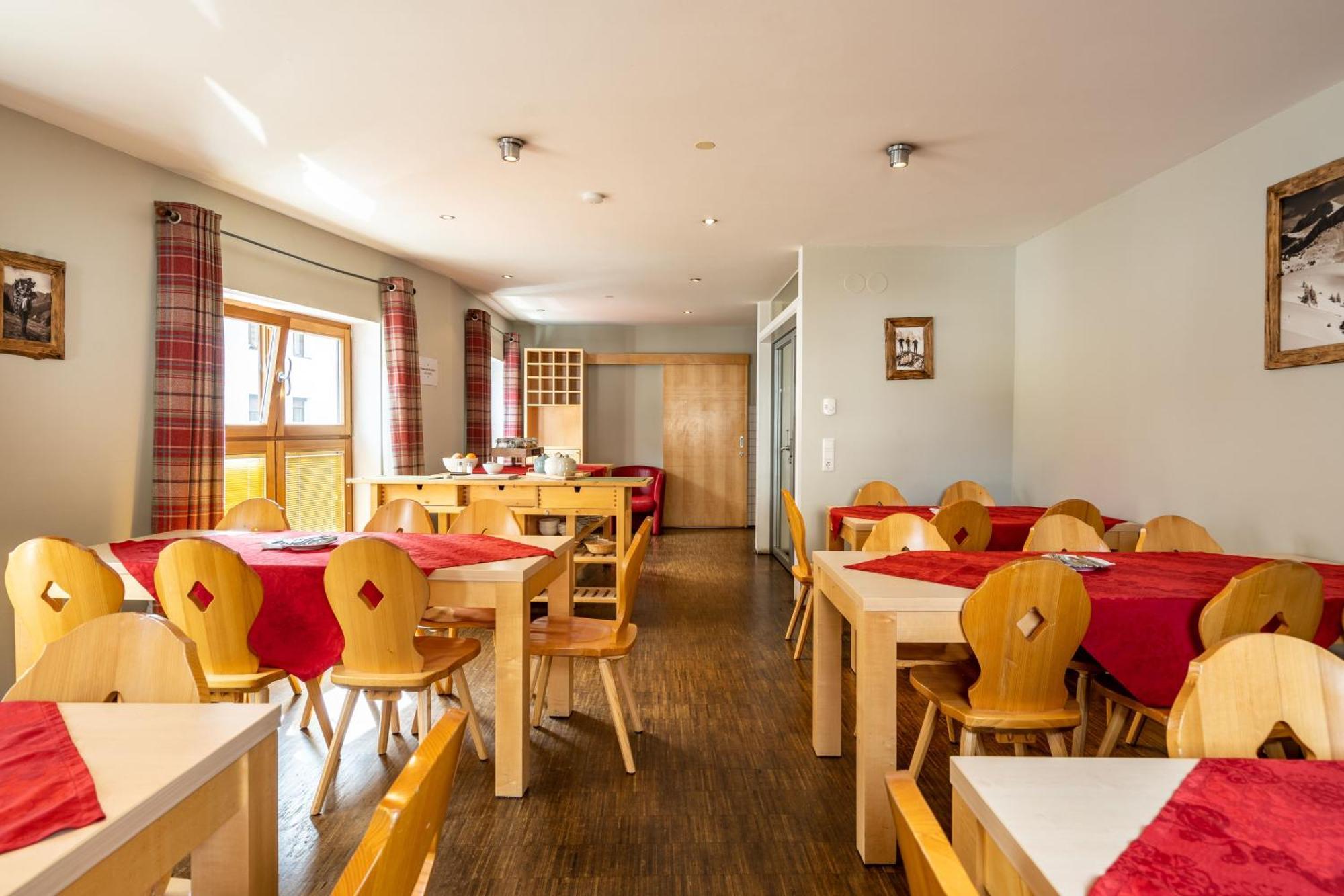 Chalet Regina Sankt Anton am Arlberg Exterior photo